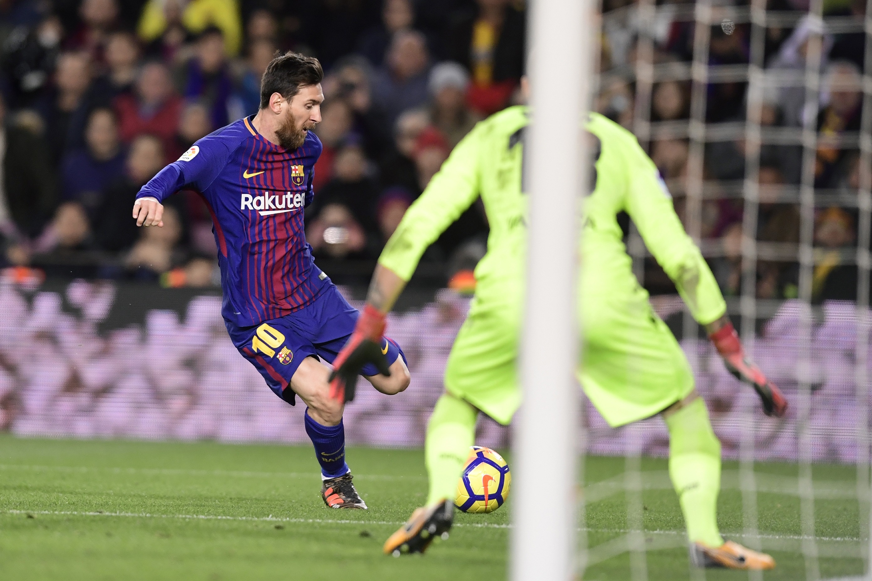 Messi lập hat-trick sút trúng khung gỗ ảnh 4 Messi lap hat-trick sut trung khung go anh 4