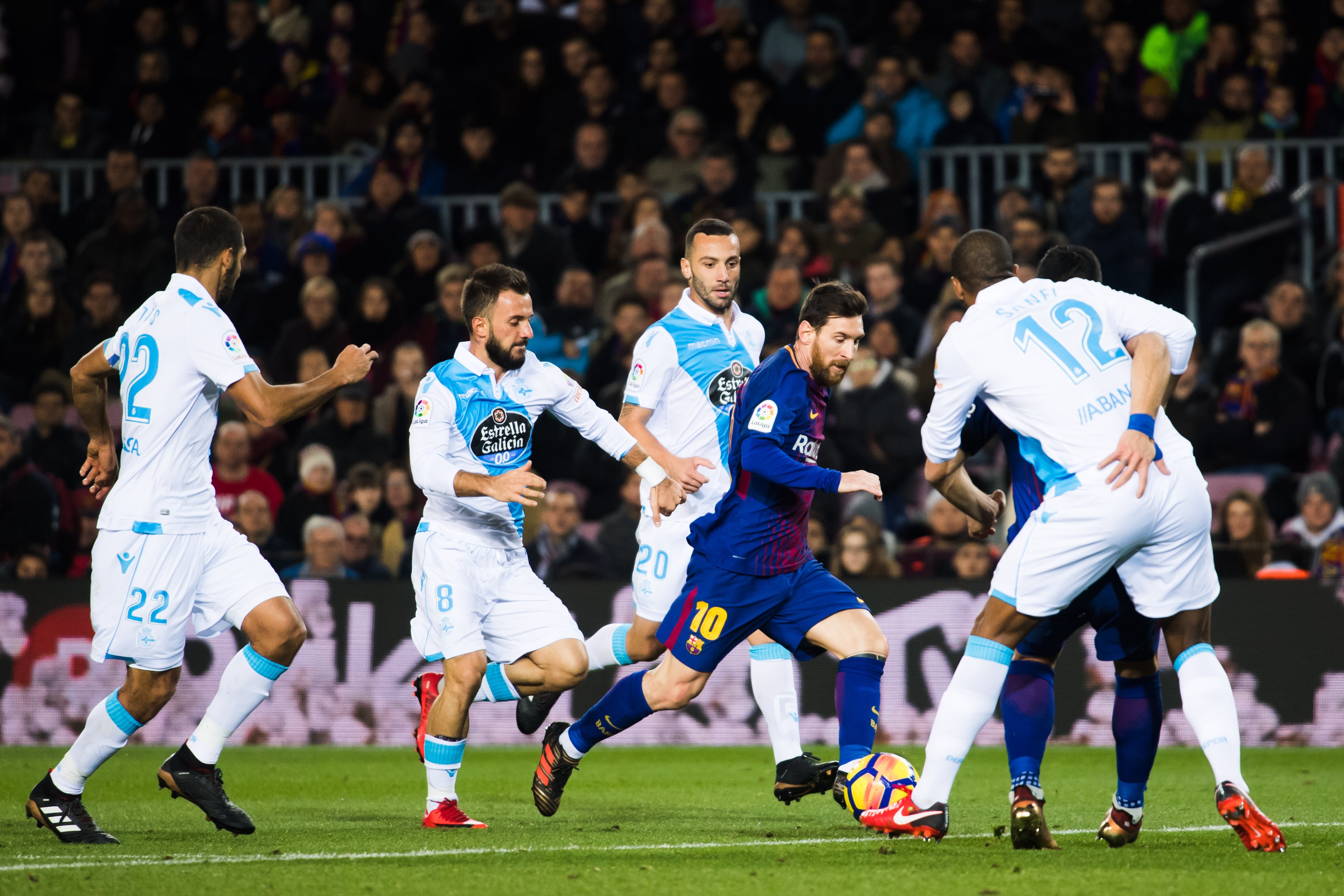 Messi lập hat-trick sút trúng khung gỗ ảnh 9 Messi lap hat-trick sut trung khung go anh 9