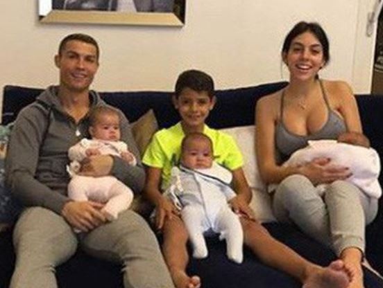 Ronaldo sap xay benh vien nhi tren toan Nam My hinh anh