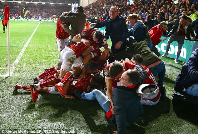 Pep mời 500 nhân viên dự tiệc mừng ảnh 8 Pep moi 500 nhan vien du tiec mung anh 8