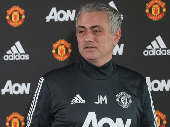 Cau thu Bristol bat ngo vi duoc Mourinho sang chuc mung hinh anh