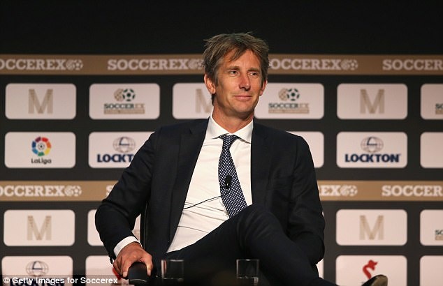 Van der Sar sa thải Bergkamp vì bất đồng ý kiến ảnh 2 Van der Sar sa thai Bergkamp vi bat dong y kien anh 2