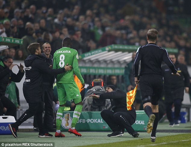 HLV ăn vạ thô thiển ở cúp quốc gia Đức ảnh 4 HLV an va tho thien o cup quoc gia Duc anh 4