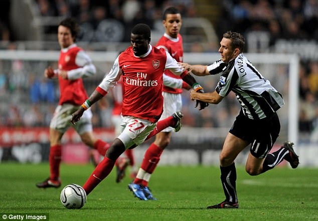 Sao Arsenal suýt tự tử vì bị vợ lừa ảnh 1 Sao Arsenal suyt tu tu vi bi vo lua anh 1