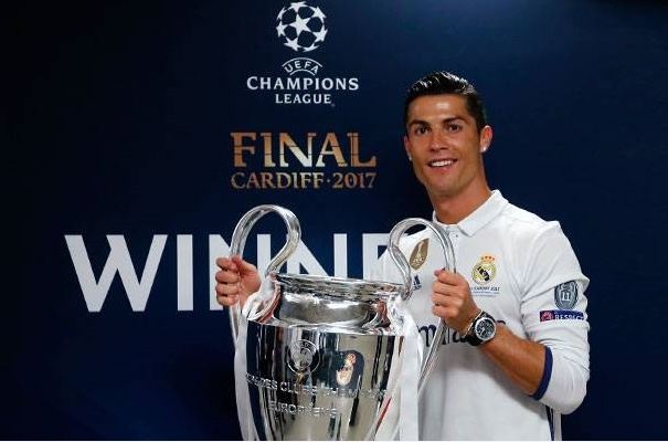 Cristiano Ronaldo nhan them danh hieu trong nam 2017 hinh anh