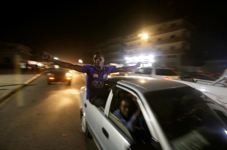 Qua bong vang 1995' dac cu Tong thong Liberia anh 1