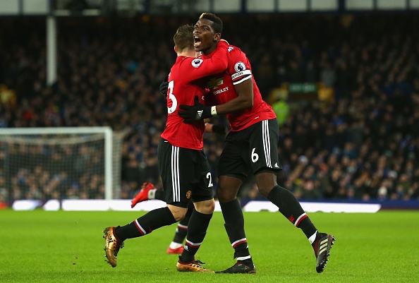 Pogba tặng áo đấu cho cậu bé nhặt bóng ảnh 7 Pogba tang ao dau cho cau be nhat bong anh 7