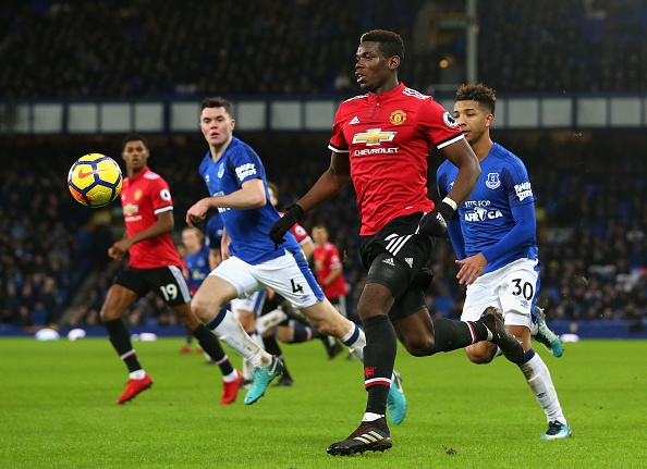 Pogba tặng áo đấu cho cậu bé nhặt bóng ảnh 6 Pogba tang ao dau cho cau be nhat bong anh 6