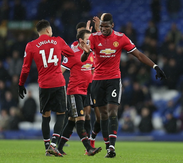 Pogba tặng áo đấu cho cậu bé nhặt bóng ảnh 8 Pogba tang ao dau cho cau be nhat bong anh 8