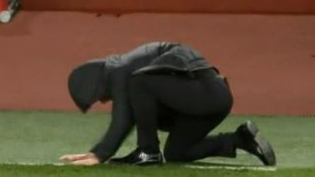 Bo lo kho tin, Morata lam HLV Conte nga guc tren san hinh anh