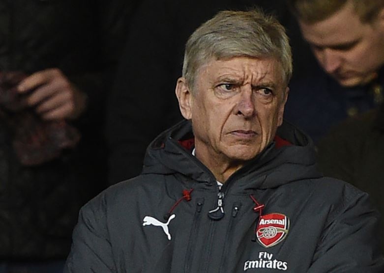 Thua Nottingham, Arsenal tai lap thanh tich te hai 22 nam truoc hinh anh