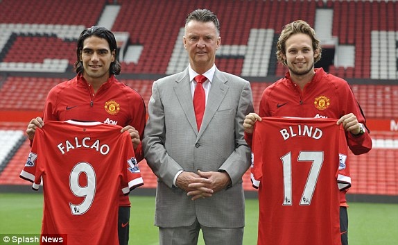 10 ky luc chi tieu cho chuyen nhuong trong mot mua giai hinh anh