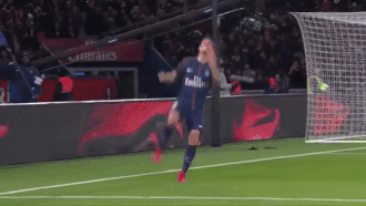 Edinson Cavani phai an mung mot minh sau ban thang lich su hinh anh