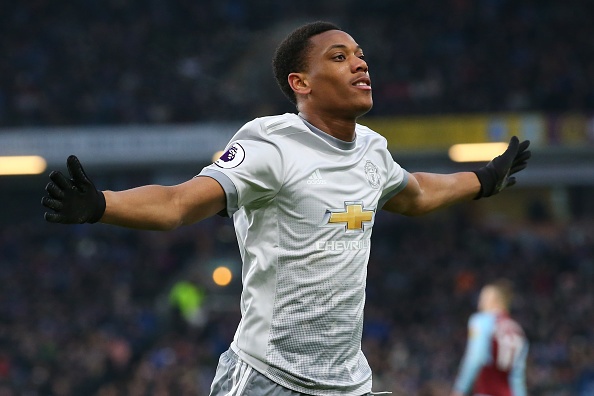 Martial toa sang, MU nhoc nhan vuot ai Burnley hinh anh