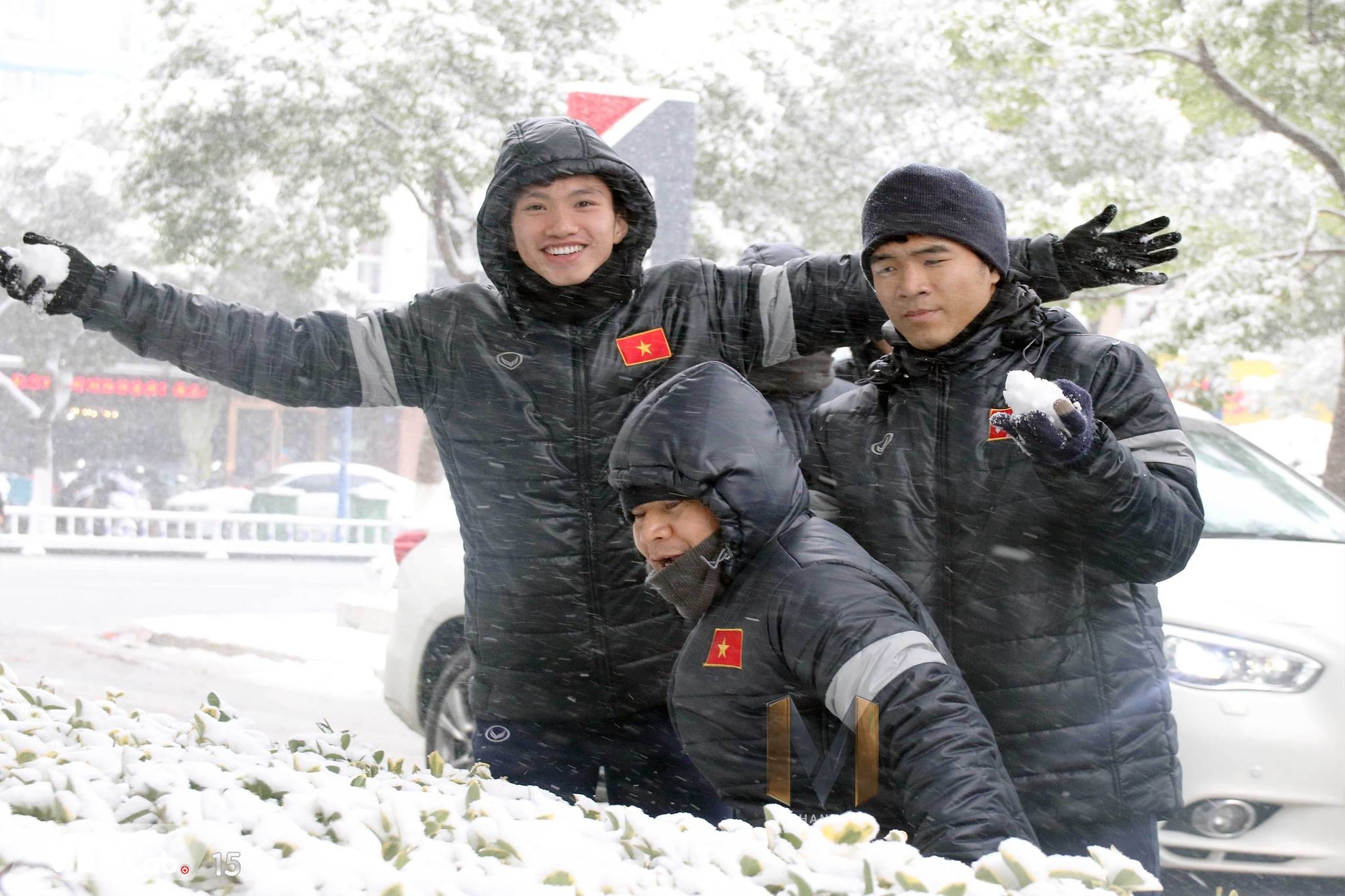 Cầu thủ U23 thích thú nghịch tuyết ảnh 7 Cau thu U23 thich thu nghich tuyet anh 7