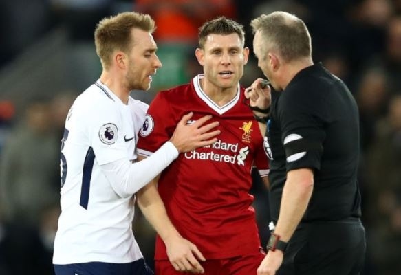 Trong tai bien bi to an mung khi Tottenham duoc huong penalty hinh anh