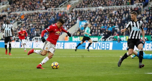 pha bỏ lỡ không tưởng của Alexis Sanchez ảnh 3 pha bo lo khong tuong cua Alexis Sanchez anh 3