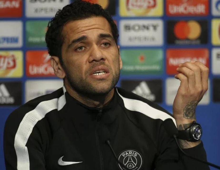 Dani Alves gây bão với phát ngôn về Astori ảnh 1 Dani Alves gay bao voi phat ngon ve Astori anh 1