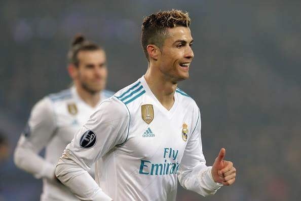 Ronaldo toa sang dua Real vao tu ket Champions League hinh anh