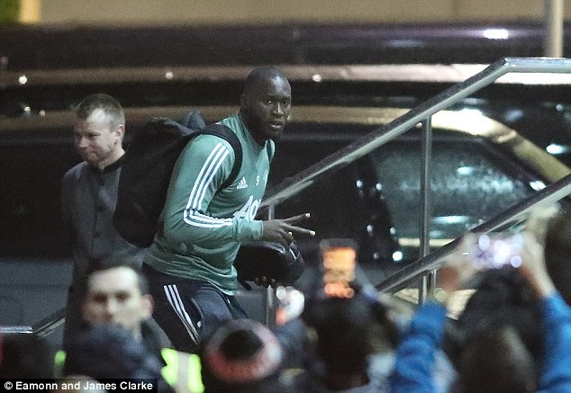 Sir Alex dong vien cau thu MU anh 4