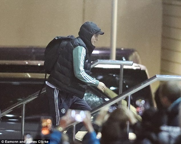 Sir Alex dong vien cau thu MU anh 6