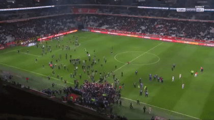 CDV tran xuong danh cau thu vi thanh tich te hai tai Ligue 1 hinh anh