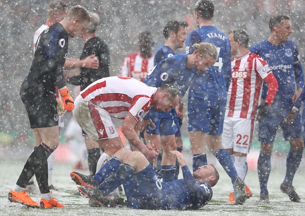 Băng tuyết bao phủ sân cỏ nước Anh ngày cuối tuần ảnh 9 Bang tuyet bao phu san co nuoc Anh ngay cuoi tuan anh 9