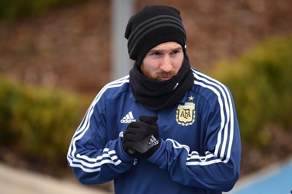 Lap sieu pham solo, Messi san sang doi dau Italy, Tay Ban Nha hinh anh