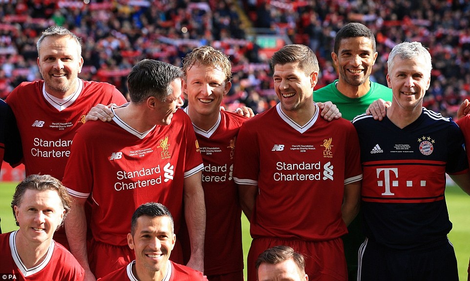 Carragher tai xuat, huyen thoai Liverpool hoa Bayern 5-5 hinh anh