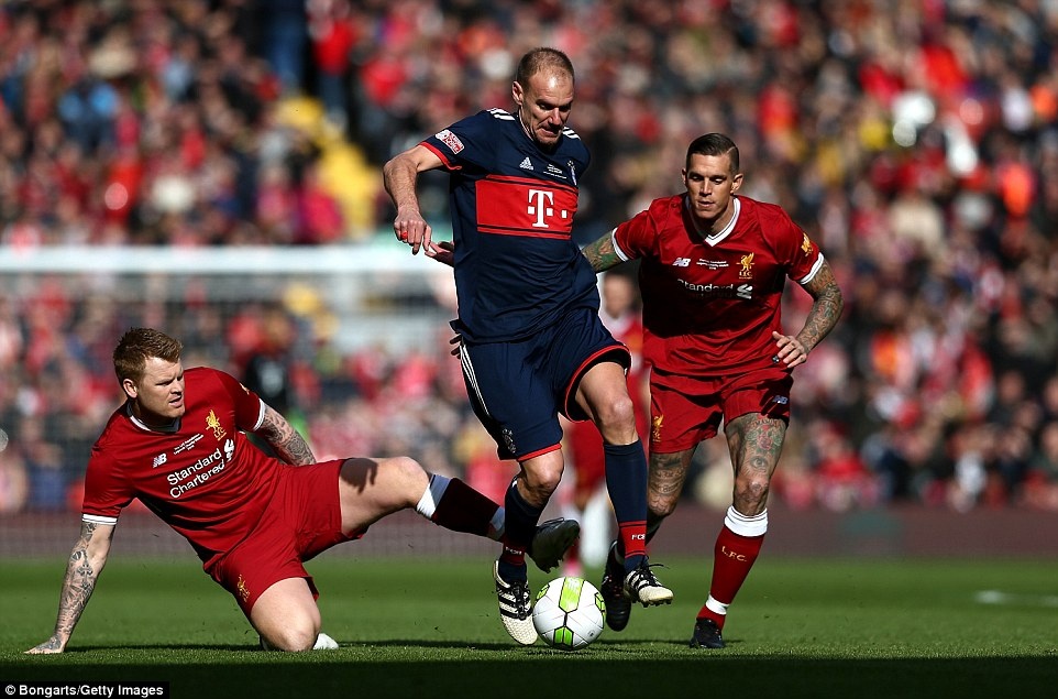 Highlights huyen thoai Liverpool 5-5 huyen thoai Bayern hinh anh