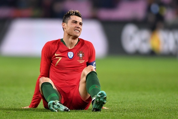 Ronaldo im tieng, Bo Dao Nha bi Ha Lan nhan chim 0-3 hinh anh