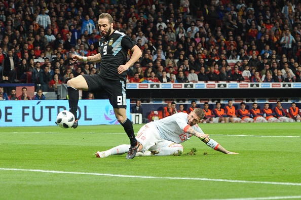 Tay Ban Nha vui dap Argentina 6-1 anh 1