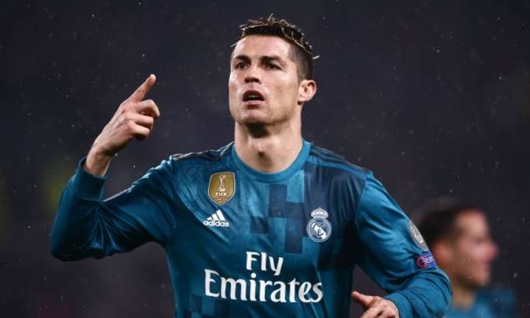 Ronaldo lap cu dup, Real nhan chim Juventus tren san khach hinh anh