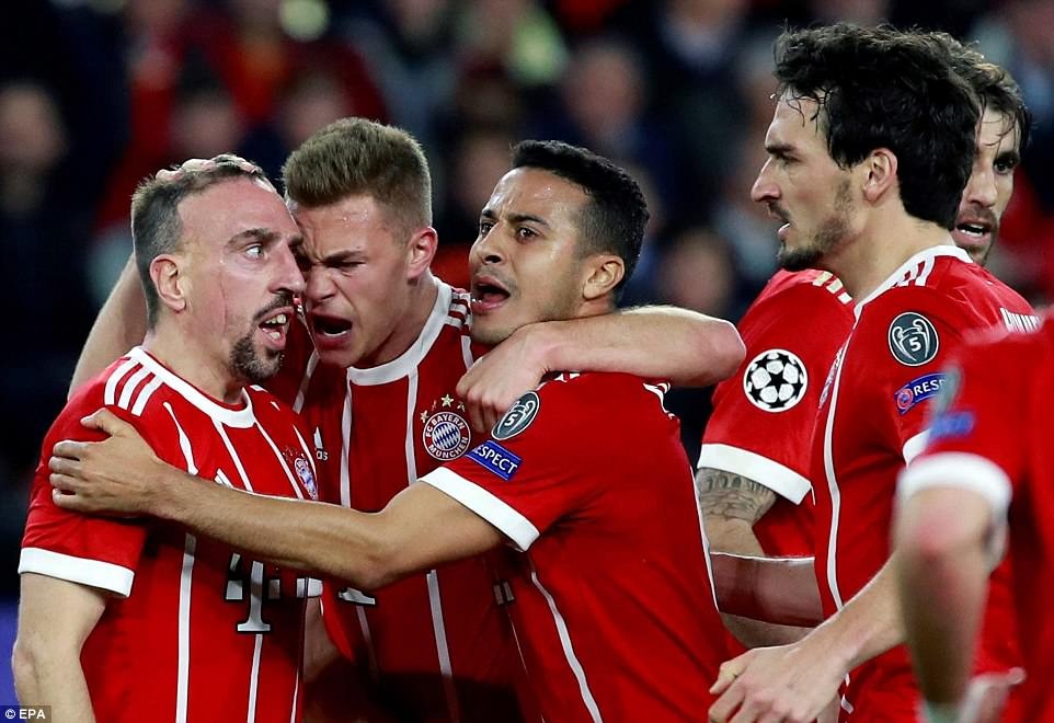 Nguoc dong ha Sevilla, Jupp Heynckes lap ky tich chua tung co hinh anh