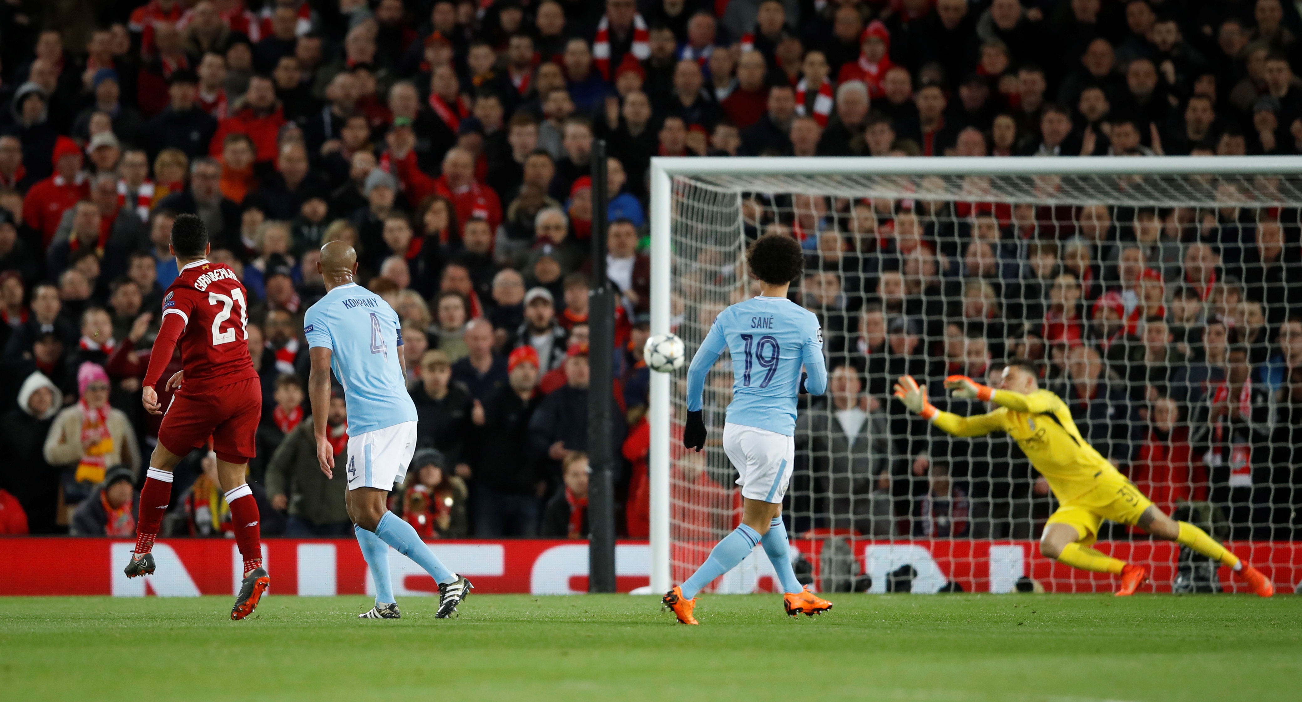 Arsenal duoc tri an sau chien thang cua Liverpool anh 7