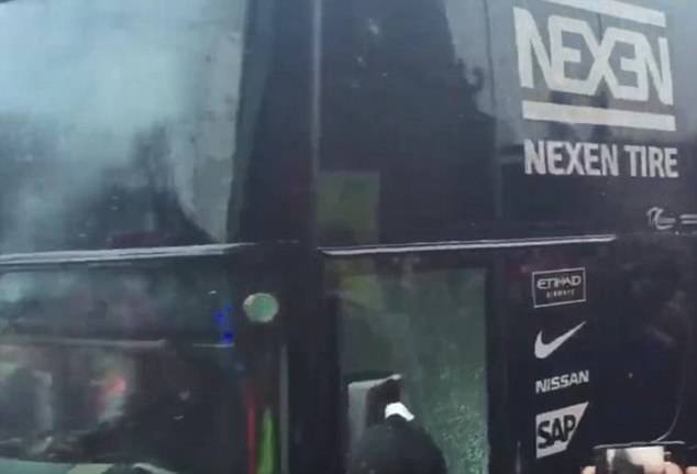 CDV Liverpool tan cong xe buyt Man City anh 3