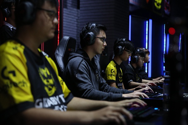 EVOS vo dich VCS anh 2