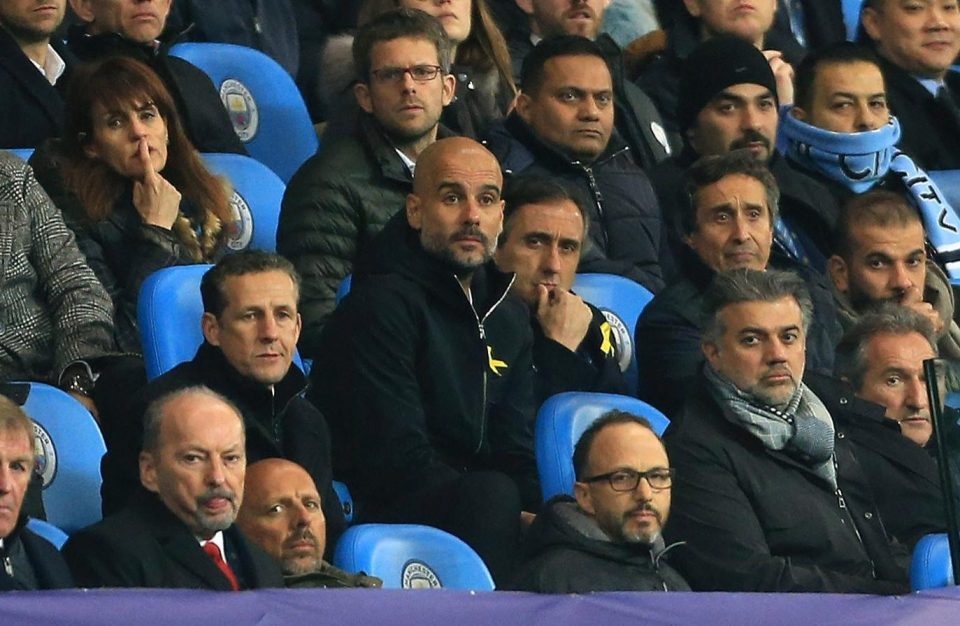 To tieng voi trong tai, Pep bi truat quyen chi dao trong hiep 2 hinh anh