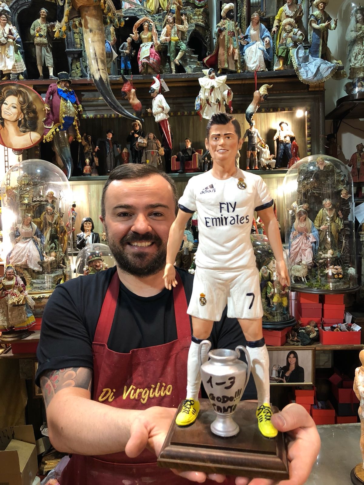 CĐV Italy tạc tượng Ronaldo ảnh 1 CDV Italy tac tuong Ronaldo anh 1