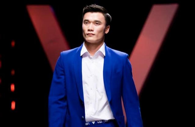 Bui Tien Dung noi gi ve viec len san catwalk? hinh anh