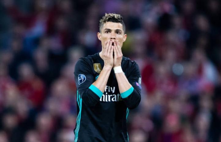 Khong sut trung dich lan nao, Ronaldo van di vao lich su cup chau Au hinh anh