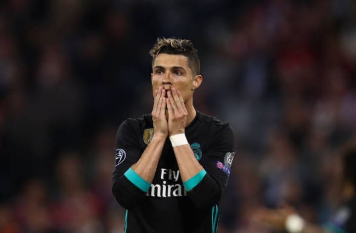 Ronaldo bi cuoi nhao anh 10