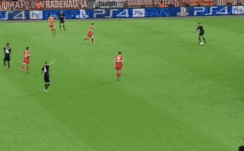 Fan ngat ngay voi pha cham bong tinh te cua Marcelo hinh anh