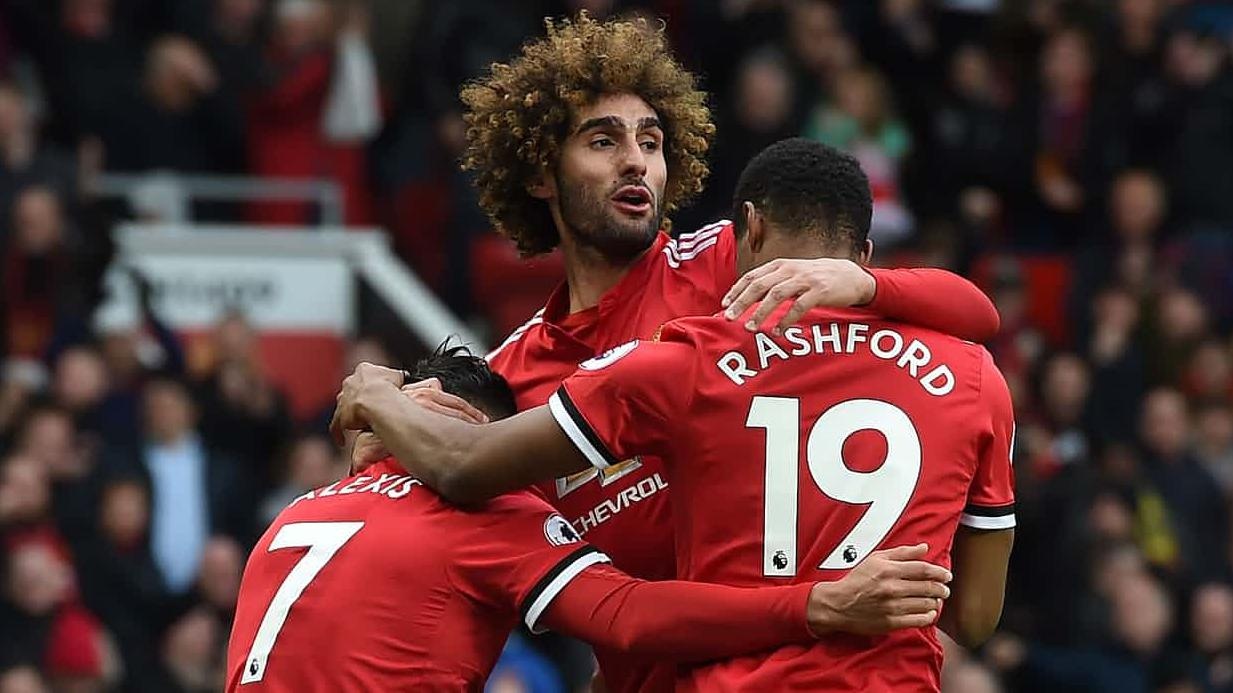 Man Utd 2-1 Arsenal: Fellaini toa sang phut bu gio hinh anh