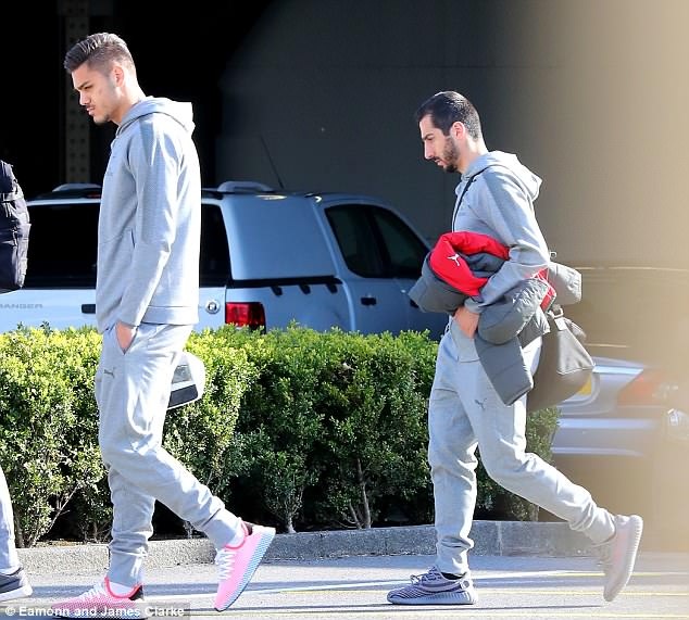 Wenger cat 7 tru cot o tran dai chien MU anh 4