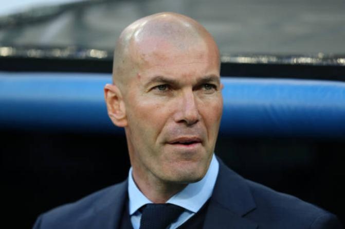 Zinedine Zidane lập kỳ tích 20 năm mới xuất hiện ảnh 1 Zinedine Zidane lap ky tich 20 nam moi xuat hien anh 1