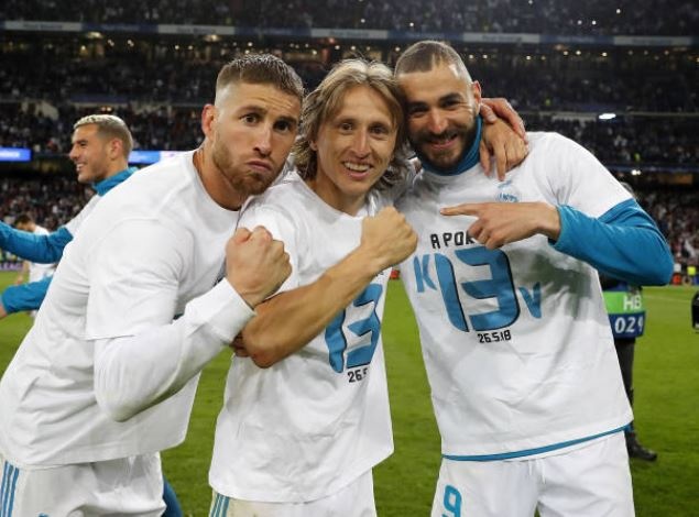 Real gay buc xuc voi chiec ao so 13 sau tran thang Bayern hinh anh