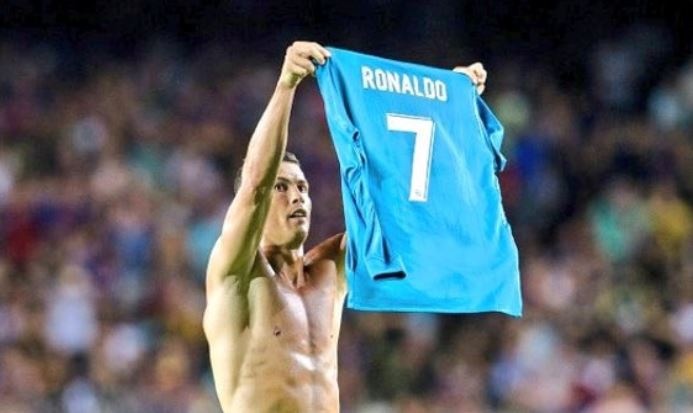 Fan MU cau xin Ronaldo ngan Liverpool vo dich Champions League hinh anh