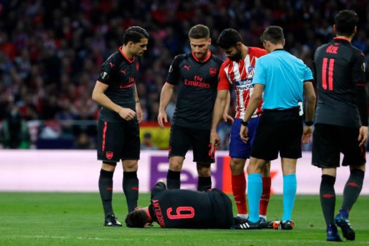 Diego Costa chơi đẹp với Koscielny ảnh 2 Diego Costa choi dep voi Koscielny anh 2