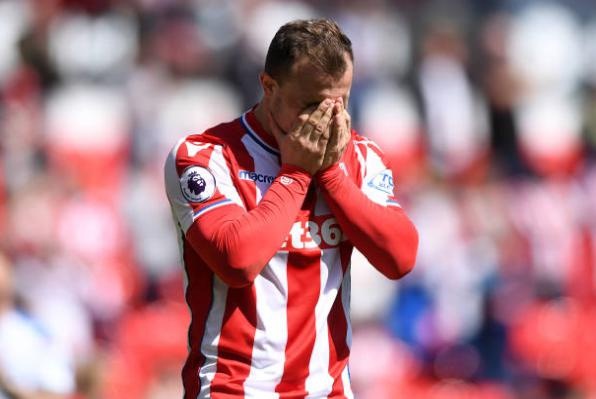 Stoke City chia tay Premier League sau 10 nam gan bo hinh anh